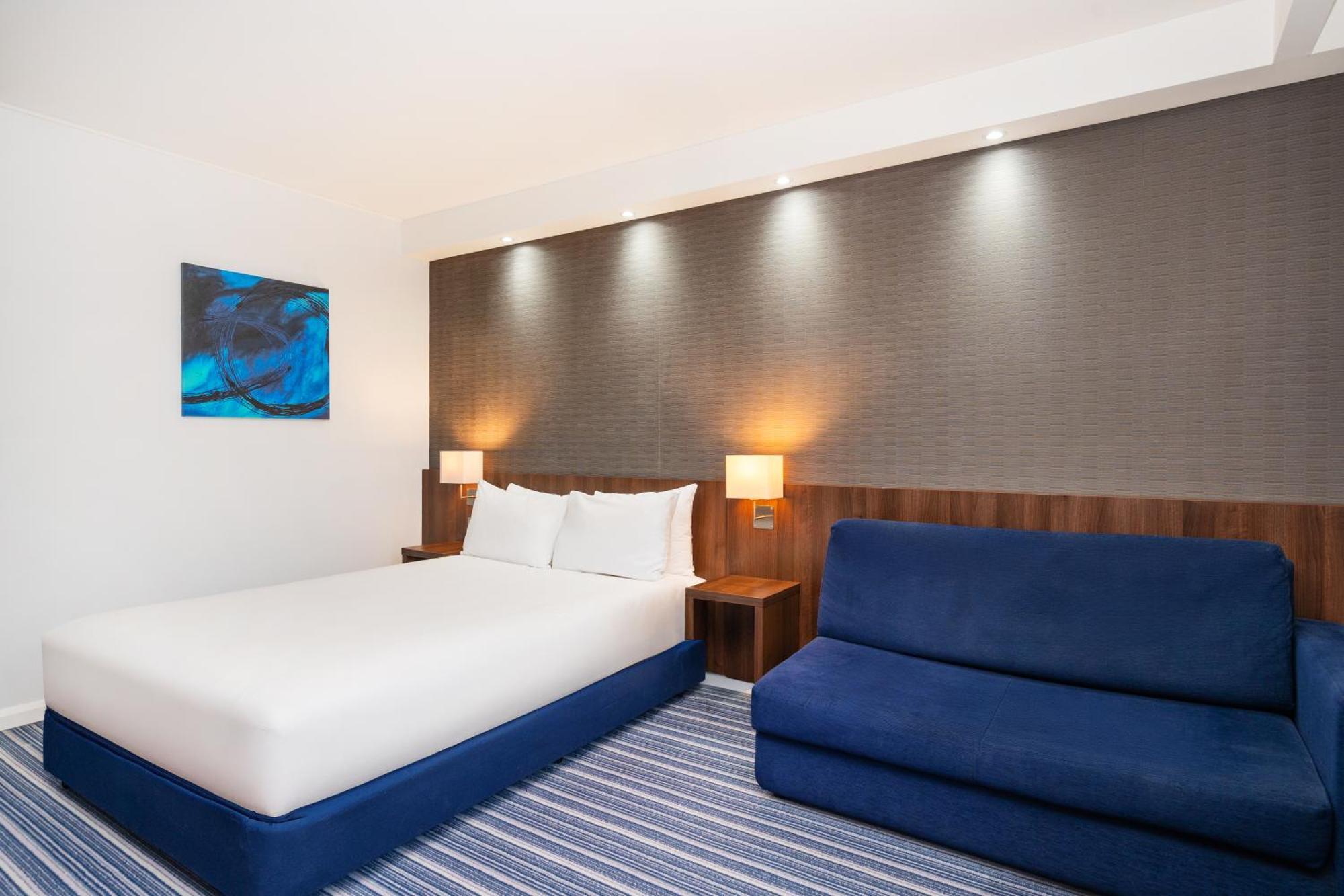 Holiday Inn Express Cambridge Duxford M11 Jct 10 By Ihg Exterior photo