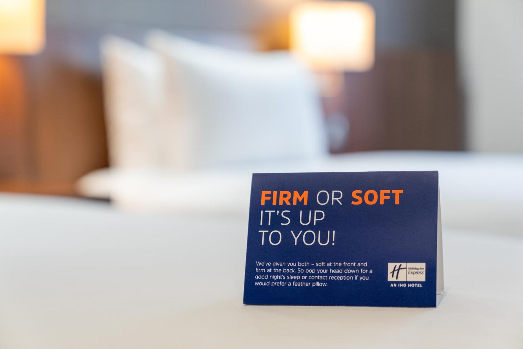 Holiday Inn Express Cambridge Duxford M11 Jct 10 By Ihg Exterior photo
