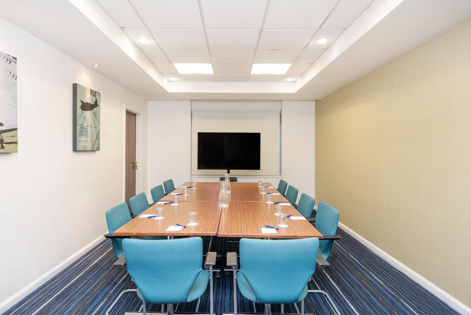 Holiday Inn Express Cambridge Duxford M11 Jct 10 By Ihg Exterior photo